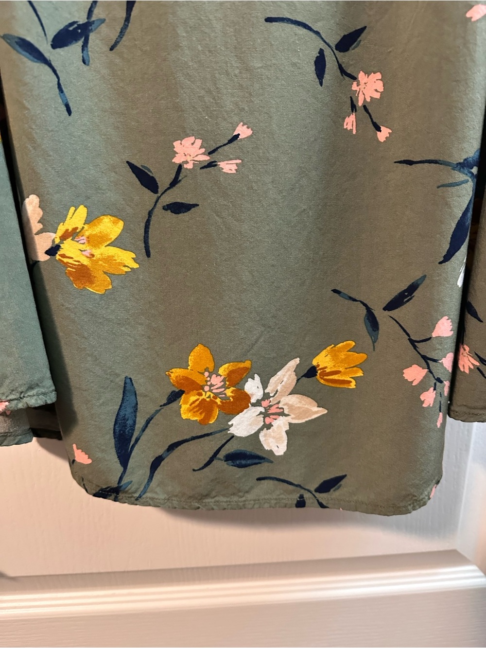 Old Navy Olive Green Floral Sleeveless Keyhole Cami - Picture 6 of 7